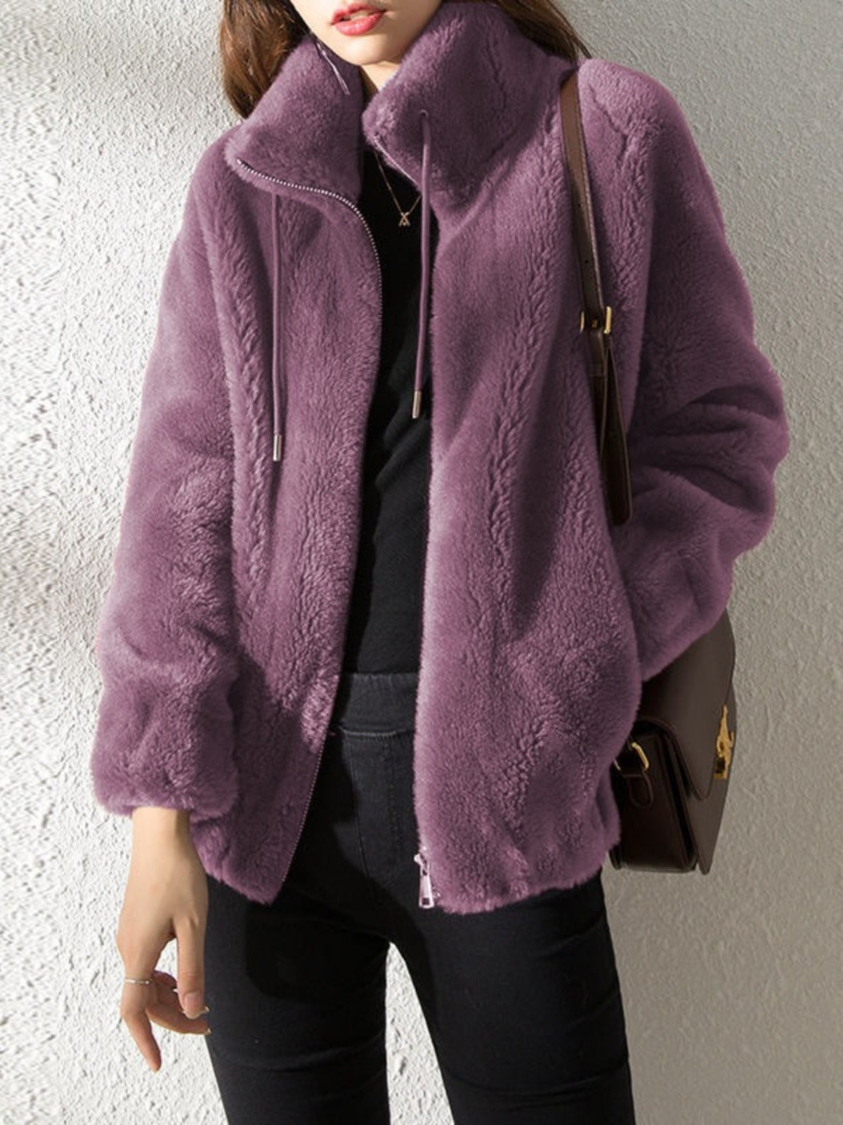 İtaliyada yüksək keyfiyyətli, yun astarlı, qalın, isti payız və qış paltolarının ixrac endirimli satışı.