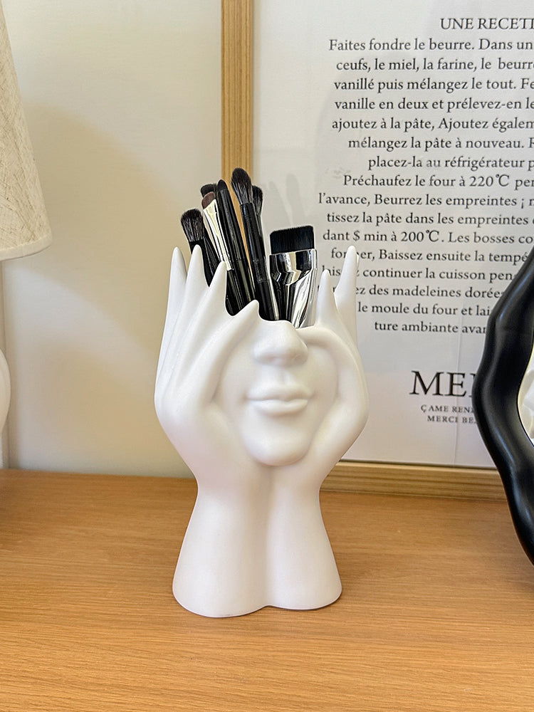 Nordic abstract face makeup brush holder, desktop eyeshadow, eyebrow pencil, brush holder and pen holder that can be shared on Instagram.