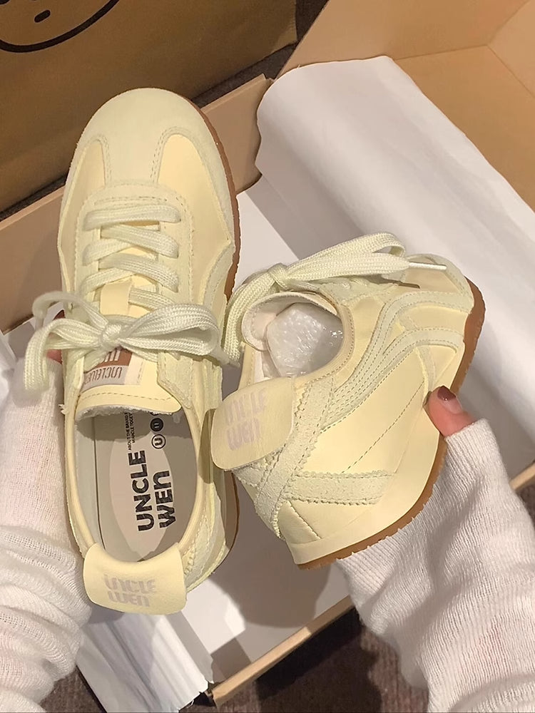 Retro Agandr qadınlar üçün idman ayaqqabıları, 2025 yeni payız üslubunda, yumşaq dabanlı, gündəlik idman tələbəsi üçün düz çox yönlü ağ ayaqqabılar