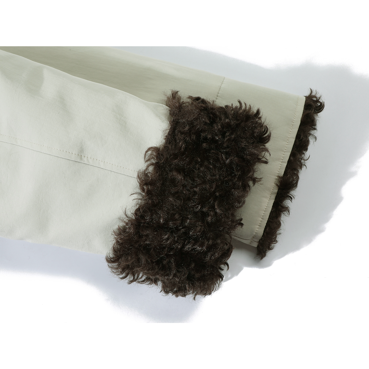 Cholisa qadın üçün geridönən quzu yunundan isti palto, 2025 yeni model, unikal və gözəl, qalınlaşdırılmış qısa qış gödəkçəsi.