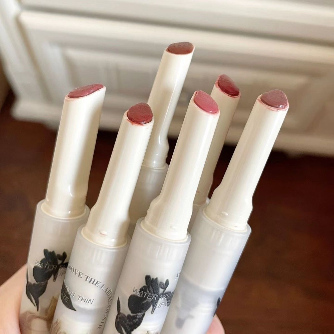 NOVO Süd Jeli Dodaq Balzamı Qələmi Nəmləndirici Güzgü Dodaq Parıldadıcısı Qidalandırıcı Saf Arzu Dodaq Boyası Çılpaq Rəng