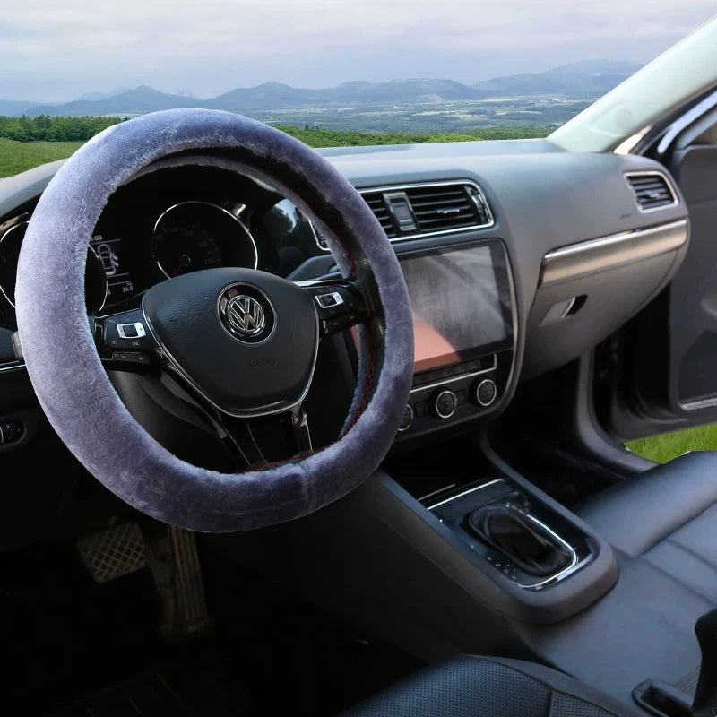 Car steering wheel cover, soft, warm, non-slip, soft and comfortable for winter, universal car interior accessory.