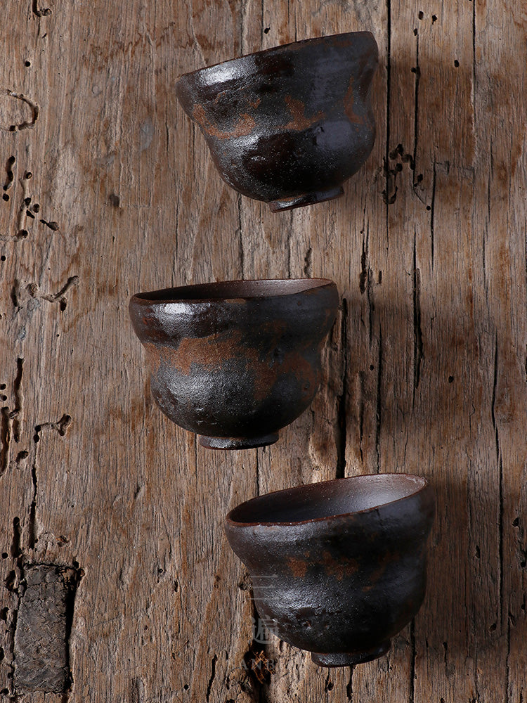 Üç dəfə əl ilə sıxılmış balqabaq çayı stəkanı Jingdezhen Wabi-sabi kvadrat stəkan Şino qabı çay fincanı yaradıcı daşdan hazırlanmış çay dəsti tək stəkan