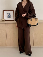 Qadınlar üçün Payız Yeni Stil İki Parçalı Kostyum Dəsti: Yüksək Səviyyəli Dəbli və Gənclik Üçün Gündəlik Şalvar və Trikotaj Sviter