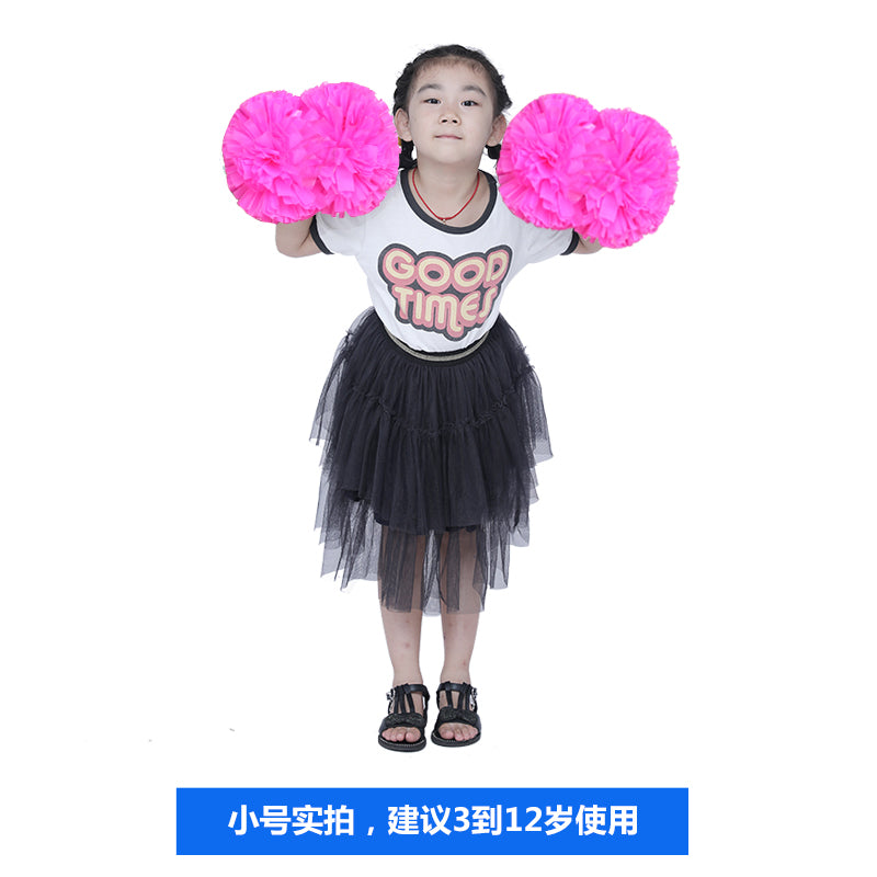 Tutqun qolu ikitərəfli yarışma gül topu tutan güllər ibtidai sinif şagirdləri cheerleading əl çiçəkləri əl ilə əyilmiş çiçəklər