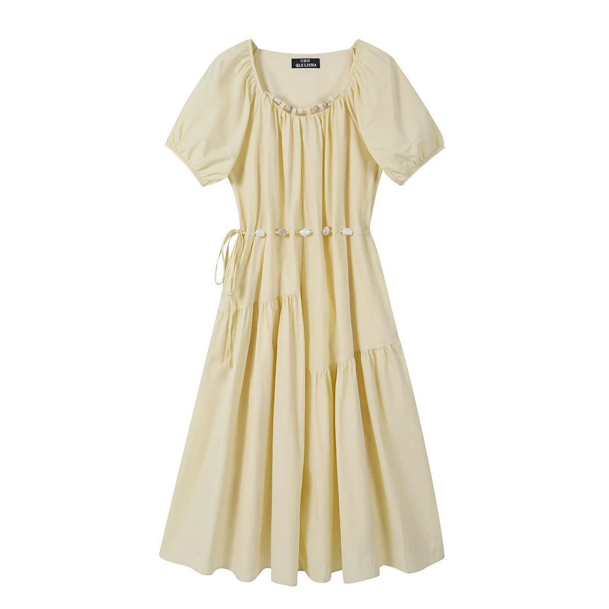 Chola Lisanın saf və cazibədar ağ donunda fransız gözəlliyi və özünəməxsus cazibəsi, zərif və zərif çimərlik geyimi əks olunub.