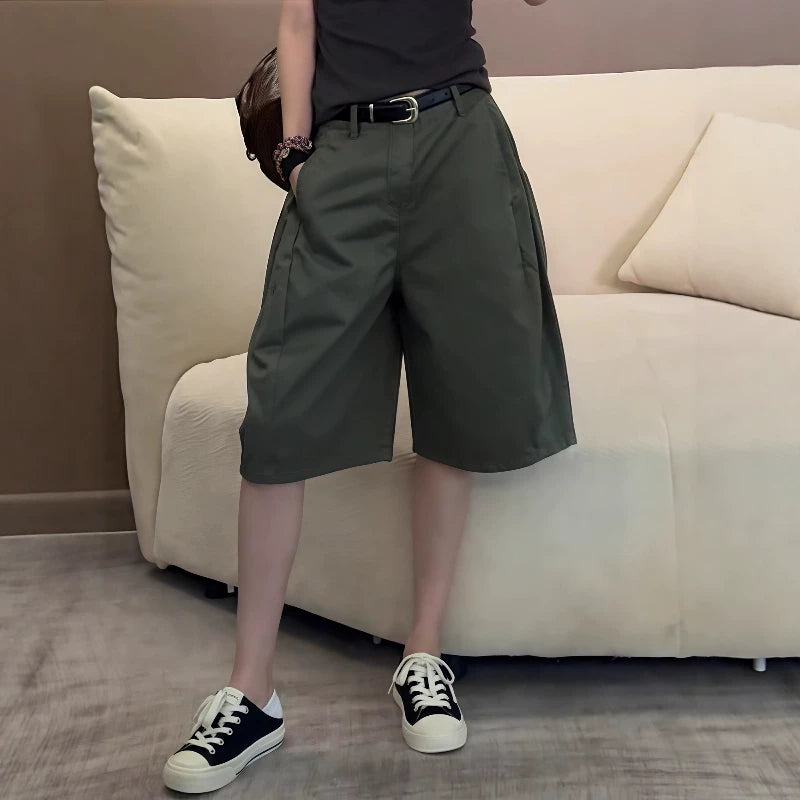 Xaki rəngli karqo şortları, üçölçülü biçimli, beş guşəli biçimli, qadın yay böyük ölçülü, Koreya üslubunda, boş, gündəlik, çoxfunksiyalı geniş ayaqlı şortlar.
