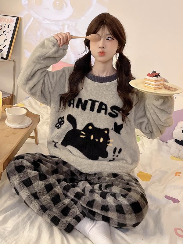 Cizgi filmi boz və qara pişik qış yeni mərcan yunlu pijama qadın yun astarlı və qalınlaşmış tələbə flanel ev geyimi xarici geyimlər