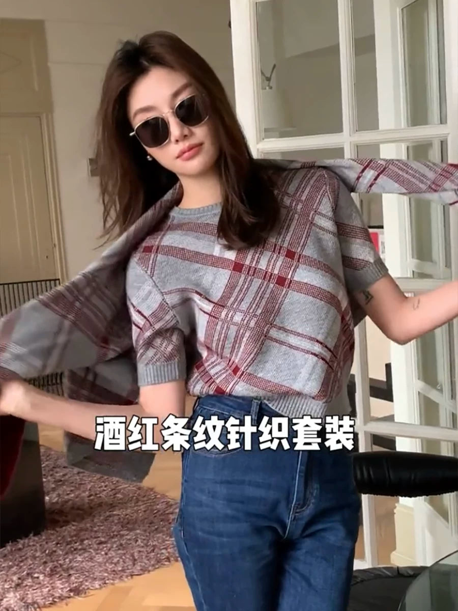 Gündəlik və rahat iki hissəli dəst, 2025-ci ilin erkən yaz yeni rəngli bloklu dama-dama toxunmuş hırka qısaqol top dəsti