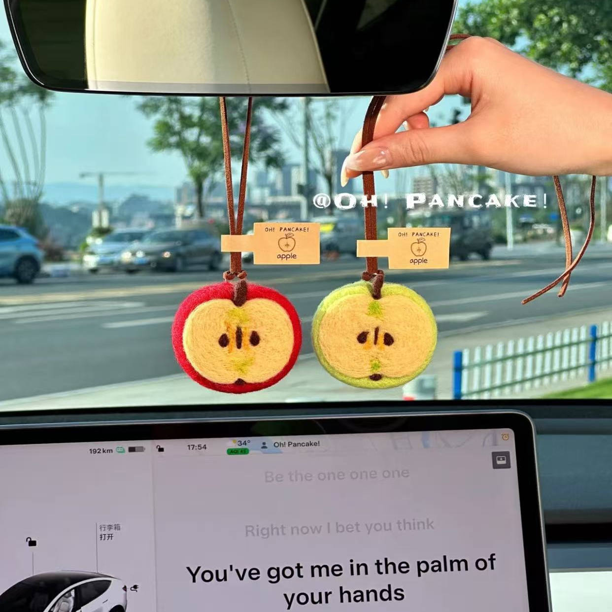 Half apple pendant, wool ornament woven with felt, ready-made decorative item, creative gift, fruit bag pendant, key chain, car interior accessory.