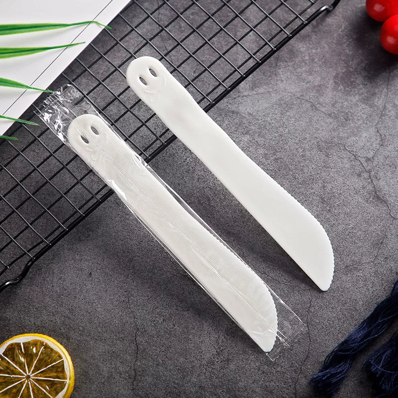 ins birdəfəlik istifadə olunan bıçaq və çəngəl pastası ad günü tortu bıçağı PS plastik gülüş bıçağı buzlu dişli ziyafət qara şəffaf