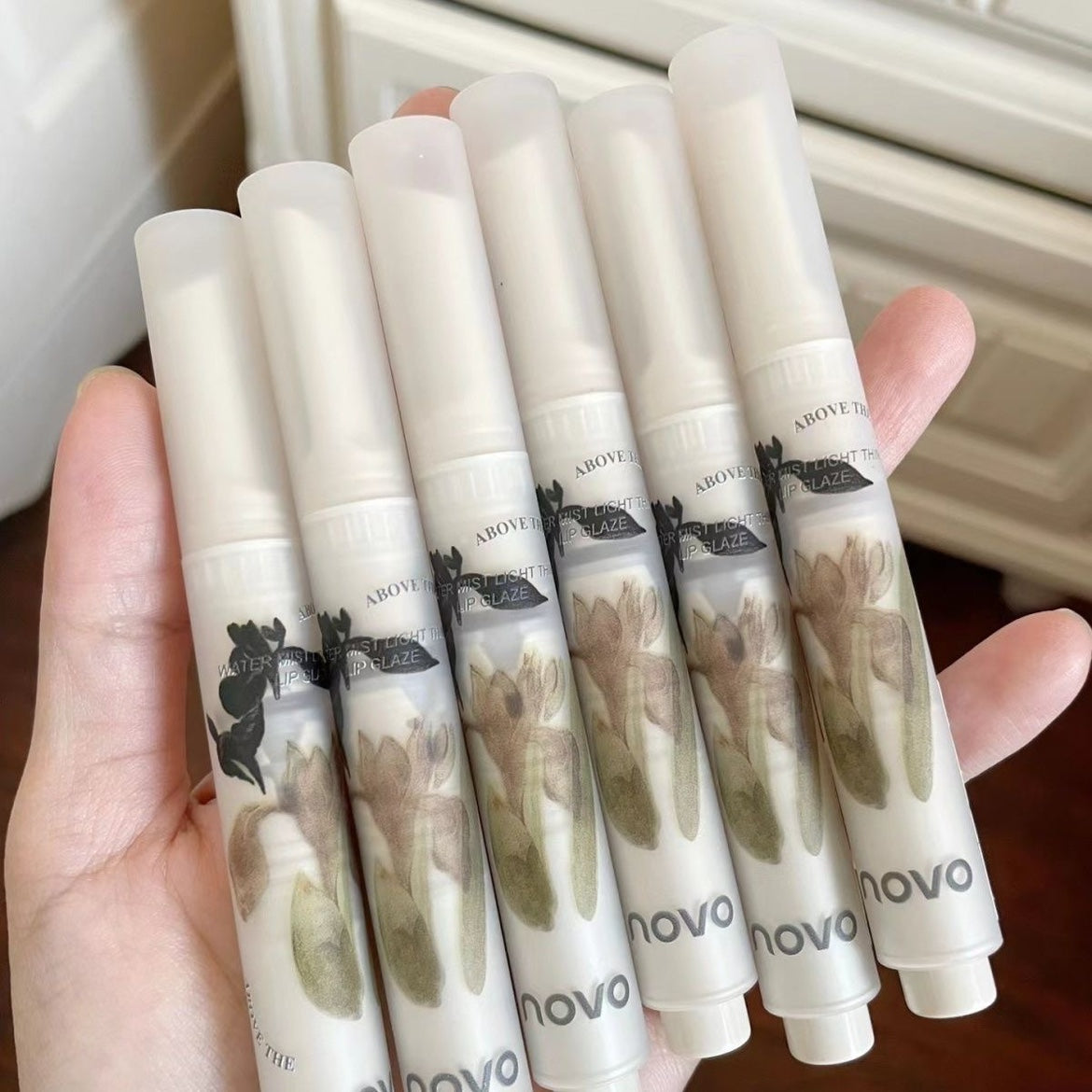 NOVO Süd Jeli Dodaq Balzamı Qələmi Nəmləndirici Güzgü Dodaq Parıldadıcısı Qidalandırıcı Saf Arzu Dodaq Boyası Çılpaq Rəng