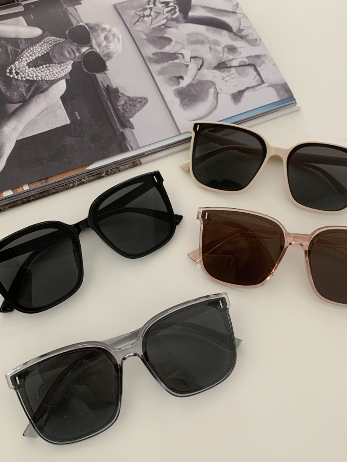 Xinbangbang böyük çərçivə üzünü ortaya qoyan kiçik günəş eynəkləri yüksək səviyyəli moda retro Koreya üslubunda qadınlar üçün böyük üz arıqlayan günəş eynəkləri