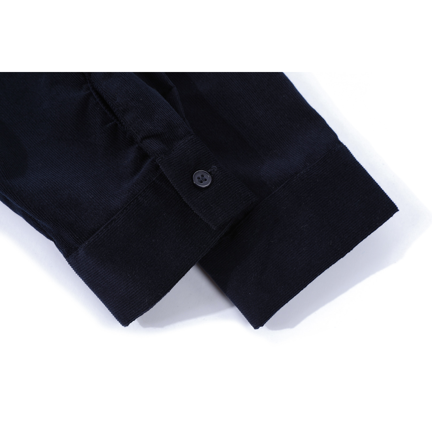 Cholisa-nın özünəməxsus və şık erkən payız geyimi: şık, yüksək səviyyəli və zərif, boş, uzunqol köynək.