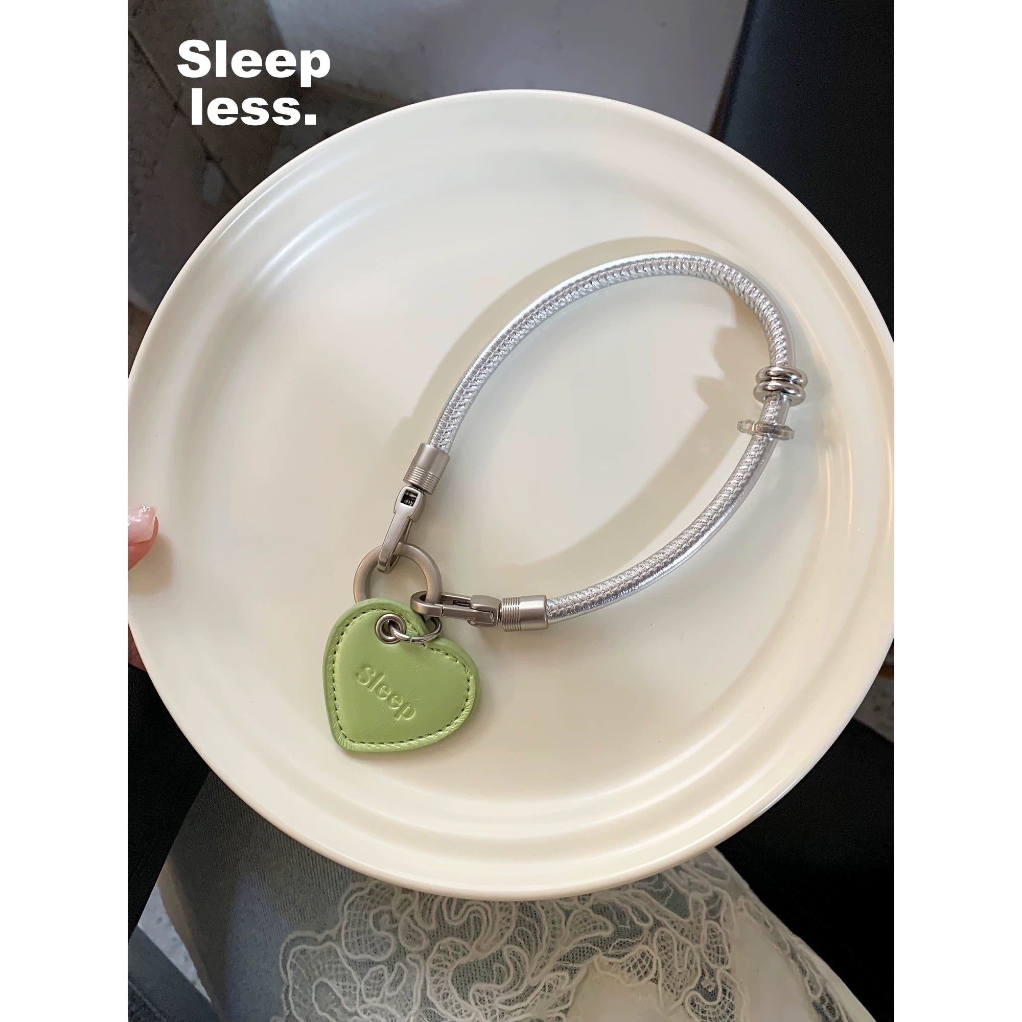 Insomnia Guesthouse [Almazla örtülmüş tutqun yeni rəng] Apple 17promax fulcrum mobil telefon qutusu iphone16 tutqun üçün uyğun orijinal şəffaf və sadə inkişaf etmiş üçölçülü qatlanan fırlanan maqnit stend