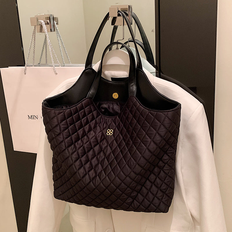 High-end women's bag, fashionable new style, 2024, fashionable bag, shoulder bag, large capacity, city bag.