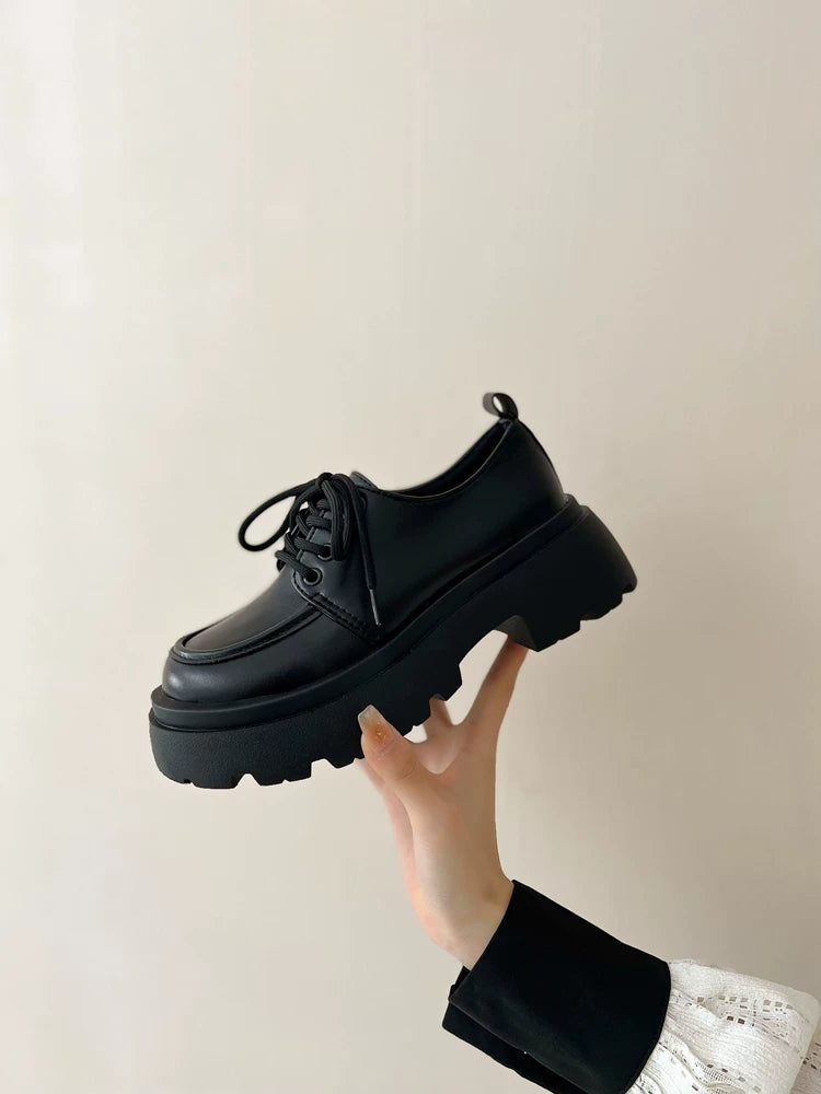 Qadınlar üçün Britaniya üslubunda platformalı mokasinlər, 2025-ci ilin yeni payız və qış ayları üçün çoxfunksiyalı qara JK üslubunda tək nəfərlik ayaqqabılar, pazlı mokasinlər, İnstaqramda dəblidir.