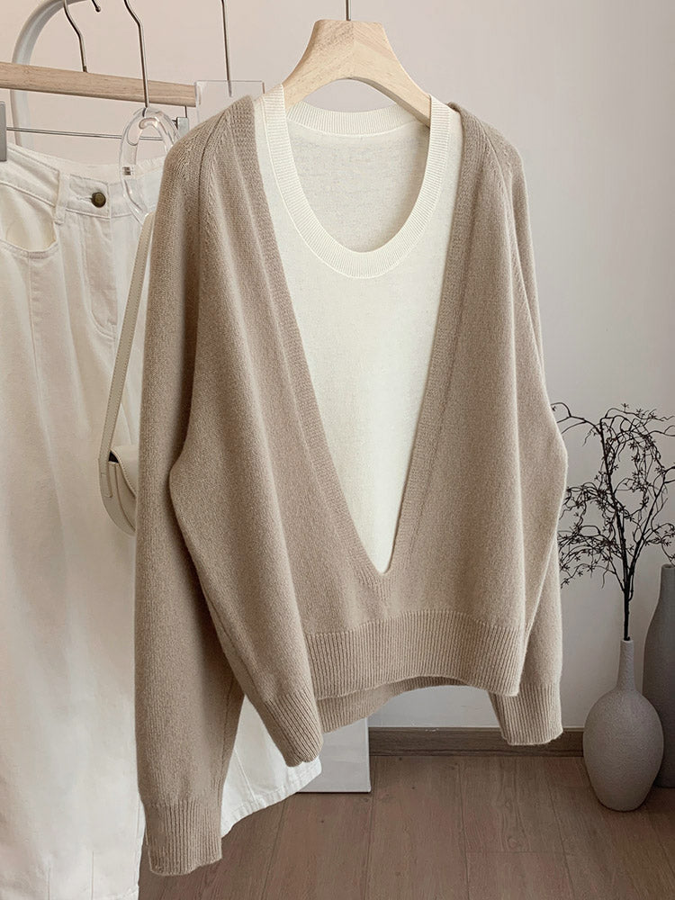 Hong Kong style retro layered two-piece knitwear set for women, spring 2024, fashionable and unique V-neck multifunctional sweater.