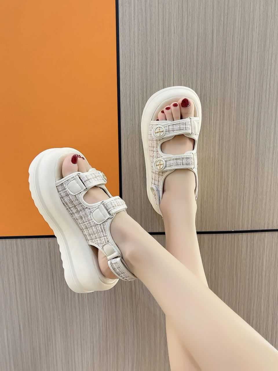 Qadın platforması Qadın Ayaqqabıları Yay Sandal Qadın 2023 Desig