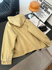 Yüksək keyfiyyətli qadın küləkdən qoruyucu gödəkçə, 2026-cı ilin yaz ayı, böyük ölçüdə, geniş formada, gənc, kapşonlu, şık gödəkçə.