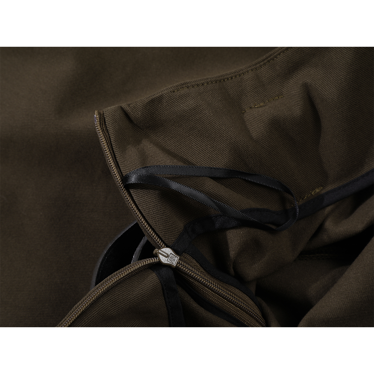 Cholisa-nın qadınlar üçün yaz və payız üçün mükəmməl olan, qeyri-müntəzəm dizaynlı, yüksək belli A-xəttli ətək. Çox gözəl midi ətək.