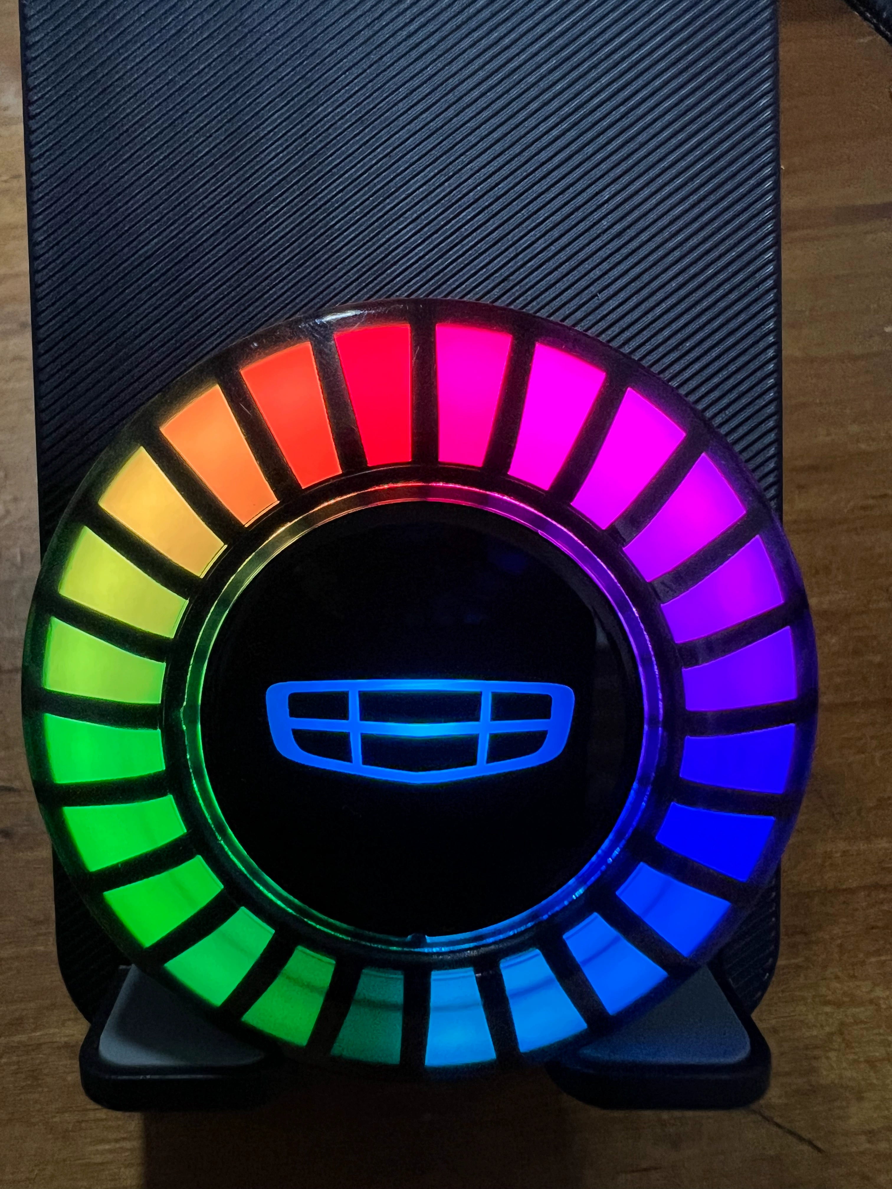 Yeni Təkmilləşdirmə Maqnit Emiş RGB Avtomobil Səsli İdarəetmə Pikap Mühit İşığı Ağıllı Avtomobil Havalandırma Ritmi İşıqlı Dekorasiya