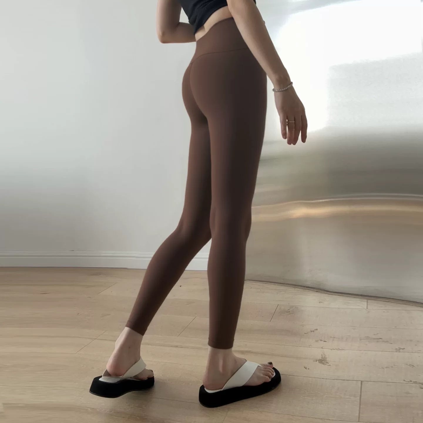 Yoyo fitnes şalvarları, şaftalı butt yoqa şalvarları, qadınların payız və qış məxmər məşq şalvarları, yüksək bel omba qaldıran Pilates şalvarlarını tövsiyə edir