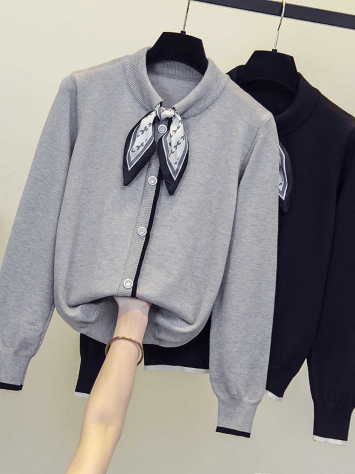 Banded, long-sleeved knit shirt, plus size women's clothing, 2025 fall new fashion, stylish and unique, straight-shouldered, loose sweater.