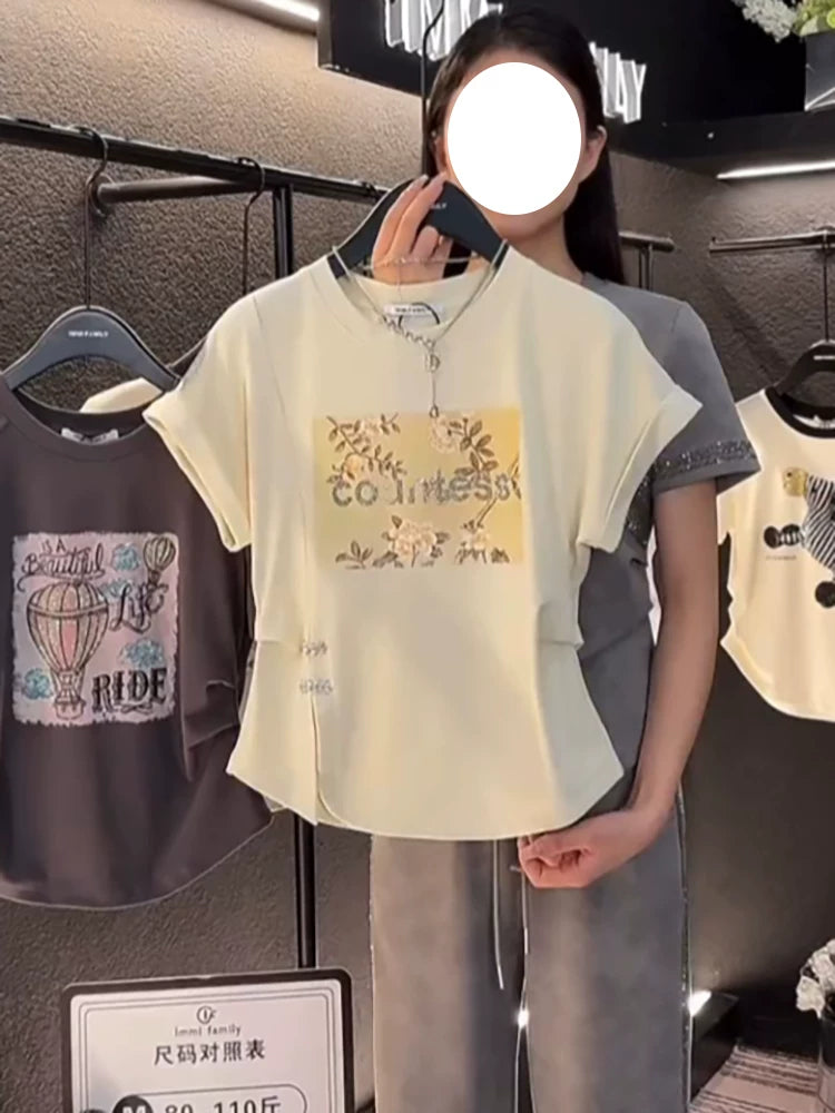 Bir az kök qadınlar üçün böyük ölçülü yay arıqladıcı, belini sıxan qısaqol köynək. Çin üslubunda düyünlü düymələri olan unikal dizayn.