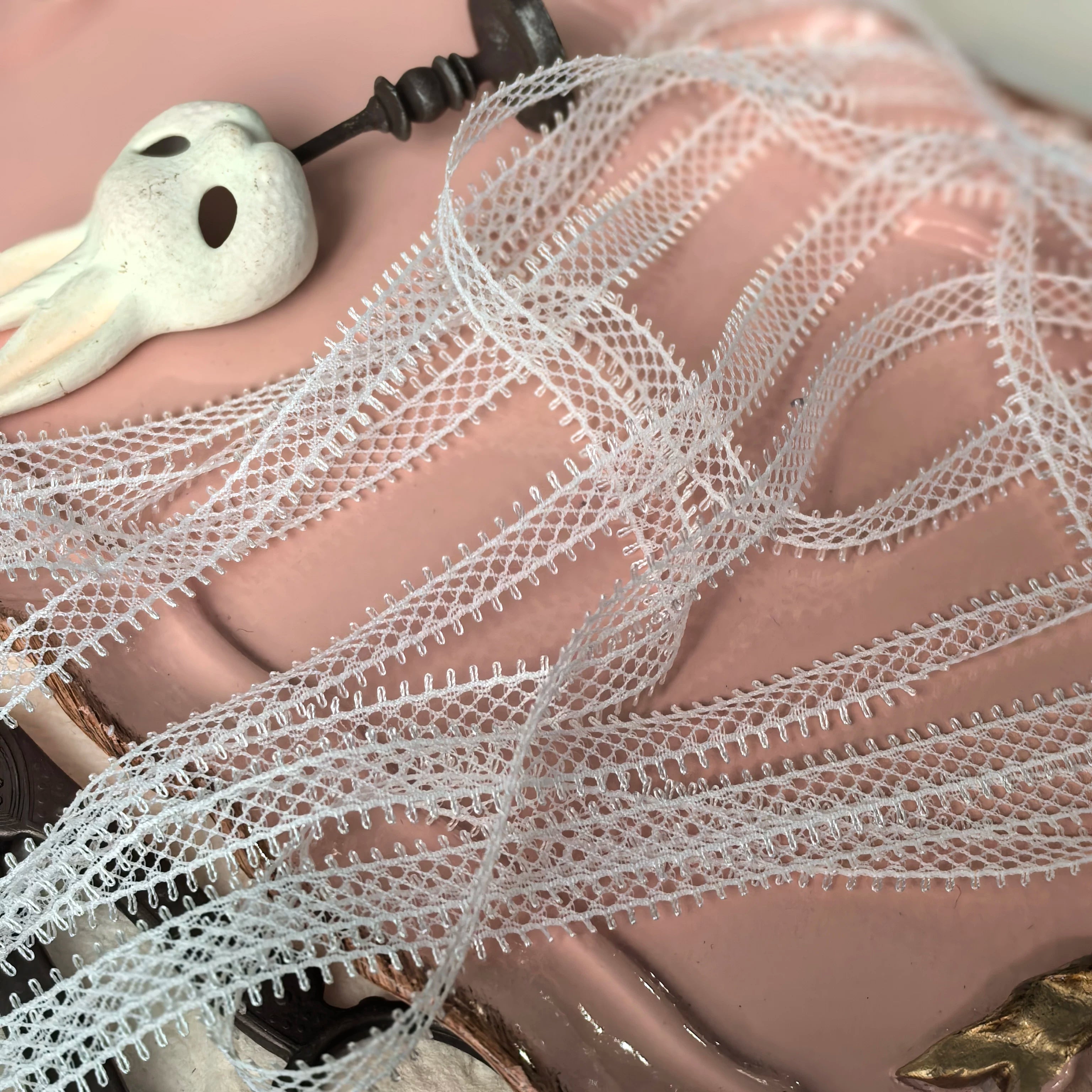 10m qiymət 1cm Tayvan istehsalı yüksək keyfiyyətli yumşaq kirpik nöqtə krujeva aksesuarları diy körpə kukla paltarları