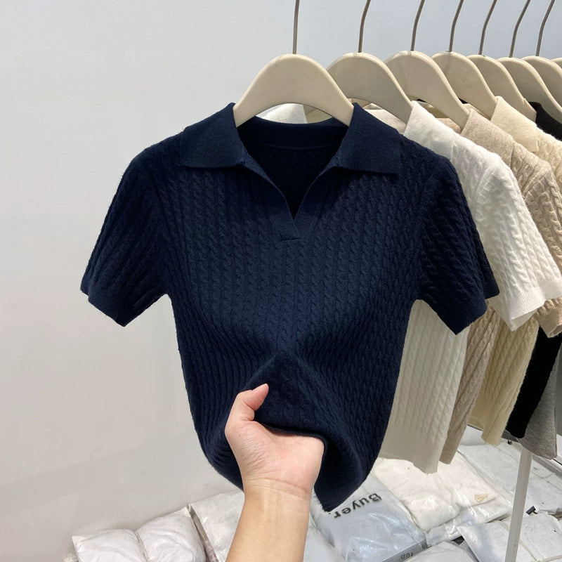 Retro cable knit polo shirt, short sleeve knit shirt, women's 2025 summer new fashion, V-neck, slim fit, short shirt, fashionable.