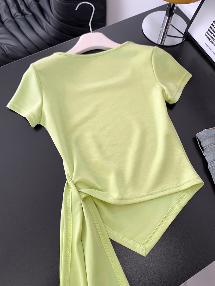 Qadınlar üçün təmiz və cazibədar üslubda, qalstuklu, kvadrat yaxalı qısaqol futbolka, yeni yay üslubunda, böyük ölçüdə, kök qızlar üçün unikal və arıqladıcı köynək.