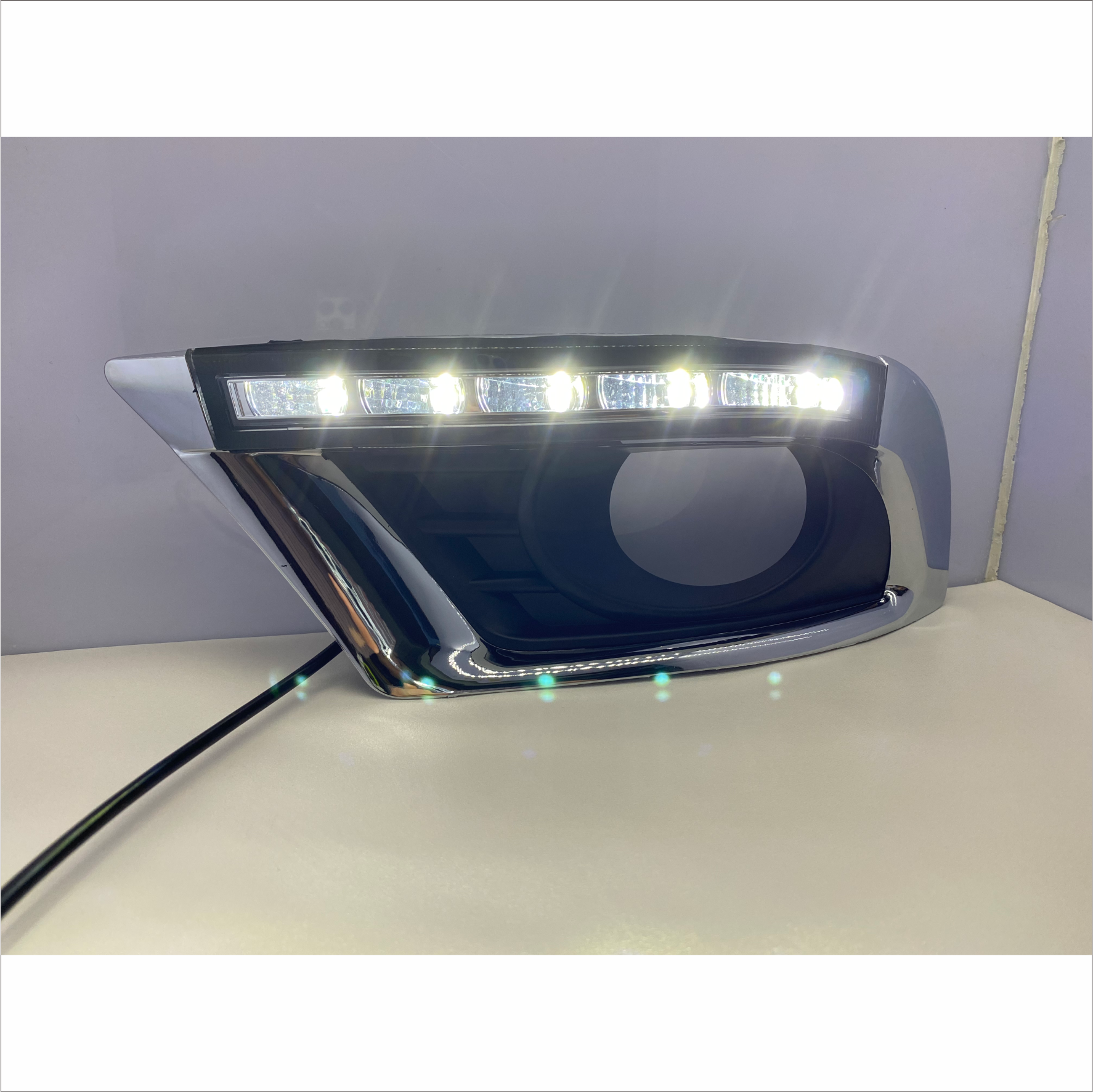 2009-2015-ci illərin Toyota Camry modellərinə tətbiq olunur, LED gündüz işıqlarına və sarı ardıcıl dönmə siqnallarına keçin.