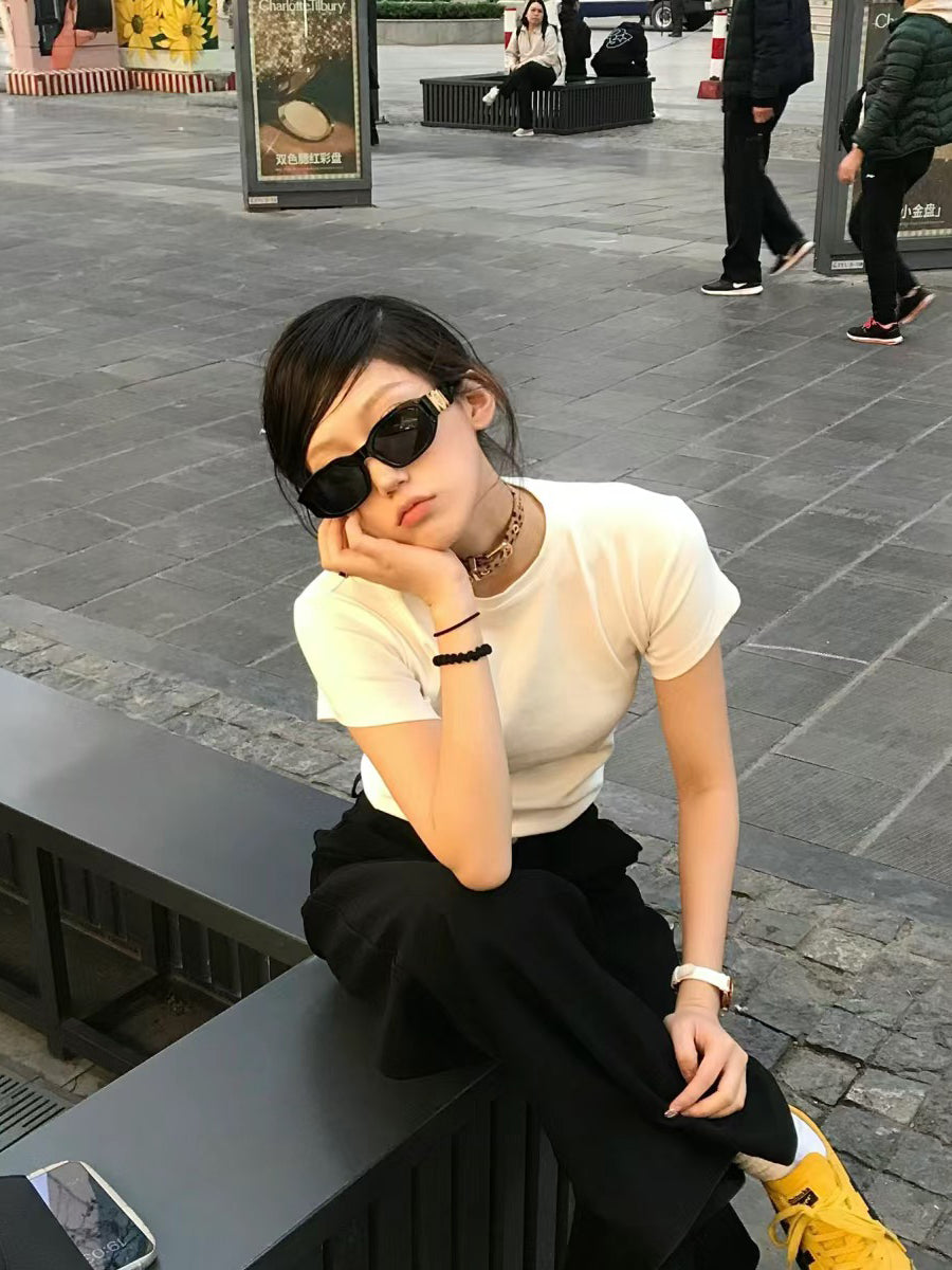 Qadınlar üçün Hong Kong üslubunda retro qara günəş eynəkləri moda Zhao Lusi eyni üslubda 2024 yeni ultrabənövşəyi mühafizə ilə yüksək səviyyəli günəş eynəyi