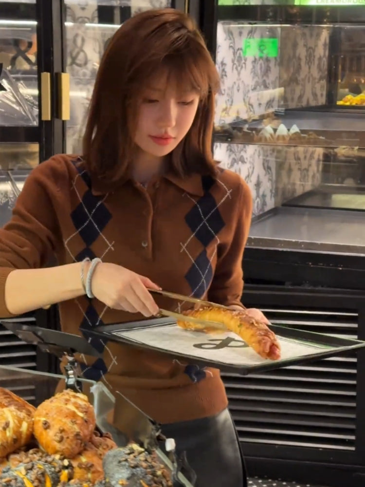 Qadınlar üçün incə, yaraşıqlı, isti və çoxfunksiyalı toxunma polo köynək, erkən payız və qış üçün idealdır. Fransız retro argyle yun top.