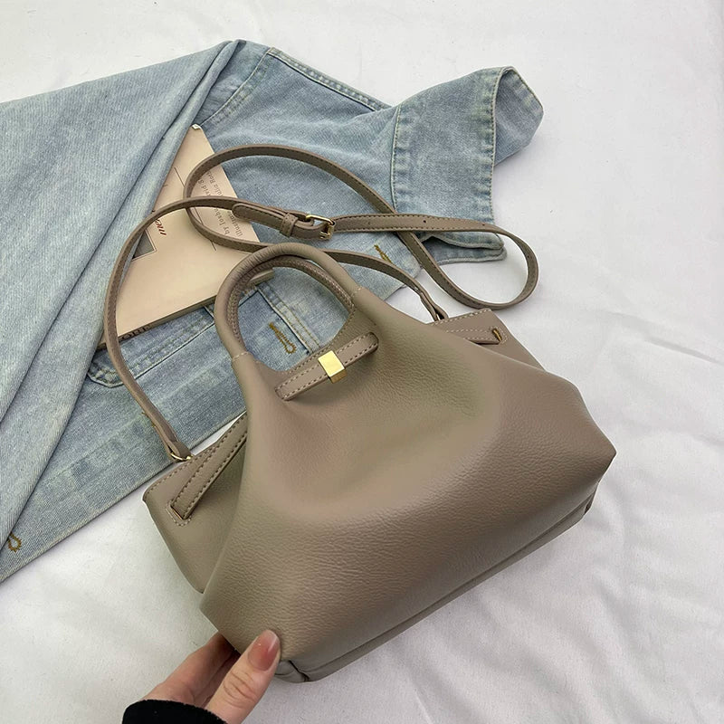 Qadınlar üçün Fransız retro liçi naxışlı çanta, yeni 2025-ci il üslubunda, yüksək keyfiyyətli, çoxfunksiyalı, çiyin/çarpaz bədən çantası, dəbli şəhər içi çantası.