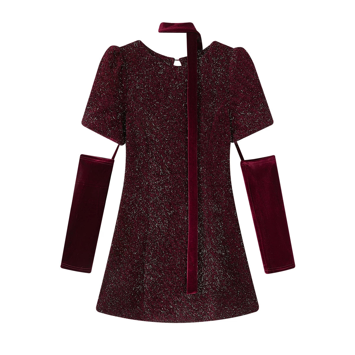 Cholisa payız və qış Yeni il geyimləri üçün mükəmməl olan qara donunda nəcib və zərif bir aura nümayiş etdirir. Don özünəməxsus dizayna malikdir və incə qısadır.