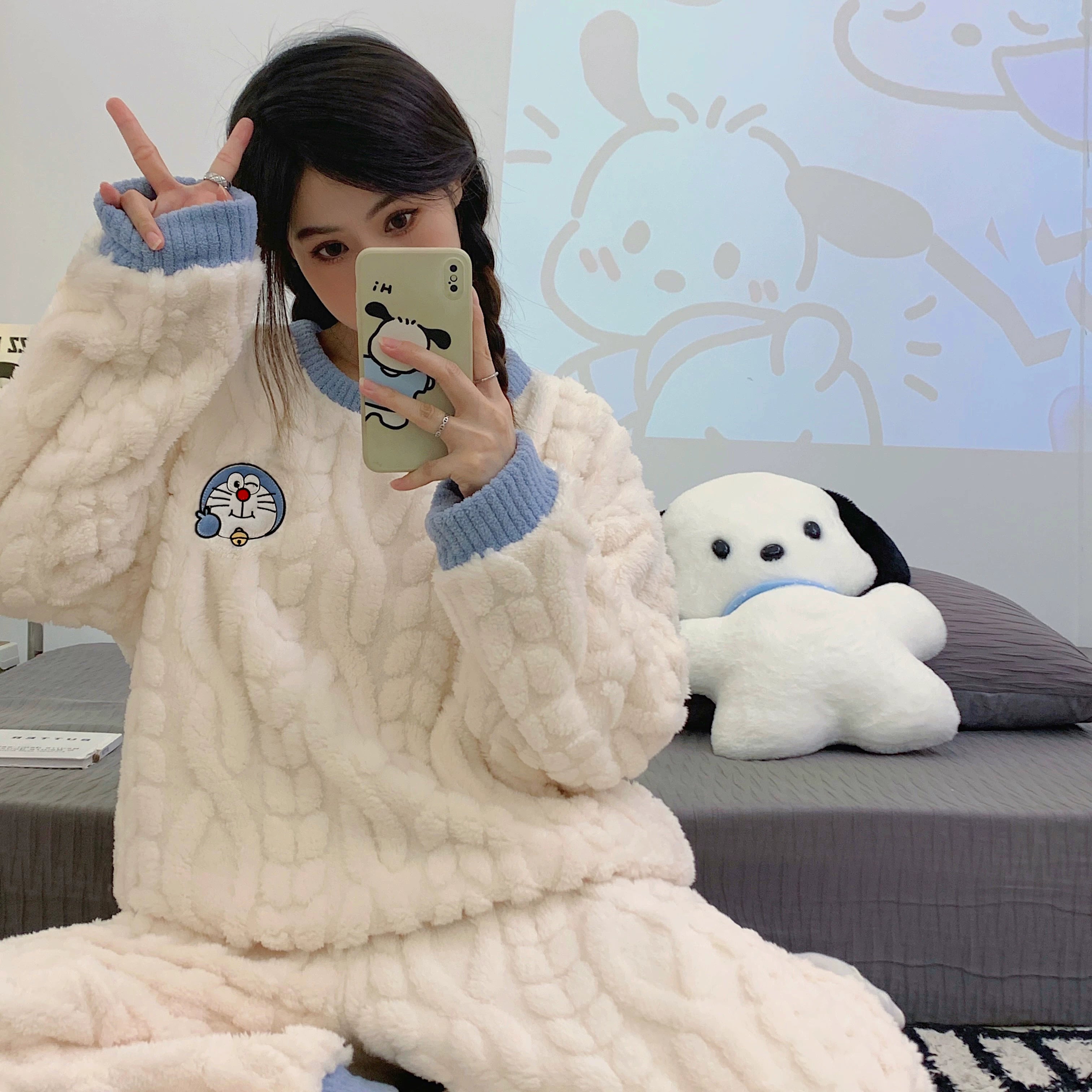 Cizgi filmi boz və qara pişik qış yeni mərcan yunlu pijama qadın yun astarlı və qalınlaşmış tələbə flanel ev geyimi xarici geyimlər