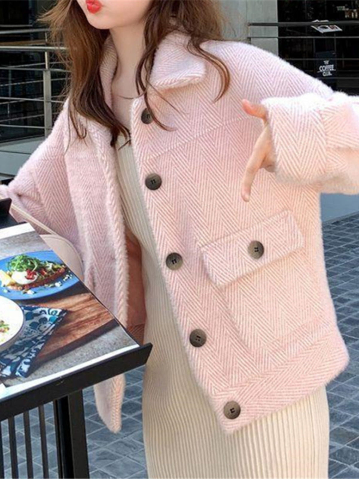 Qadınlar üçün isti süni sumqayır yun paltoları, geniş formalı, qalınlaşdırılmış, qızılı sumqayır üslubunda, qısa toplar, mövsümdənkənar endirim.