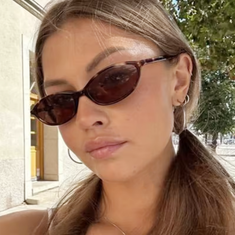 Dəbli yuvarlaq üzləri və arıqlayan hip-hop diskoteka küçə fotoqrafiyası ilə kişilər və qadınlar üçün Avropa və Amerika retro ultra dar oval kiçik çərçivəli günəş eynəkləri
