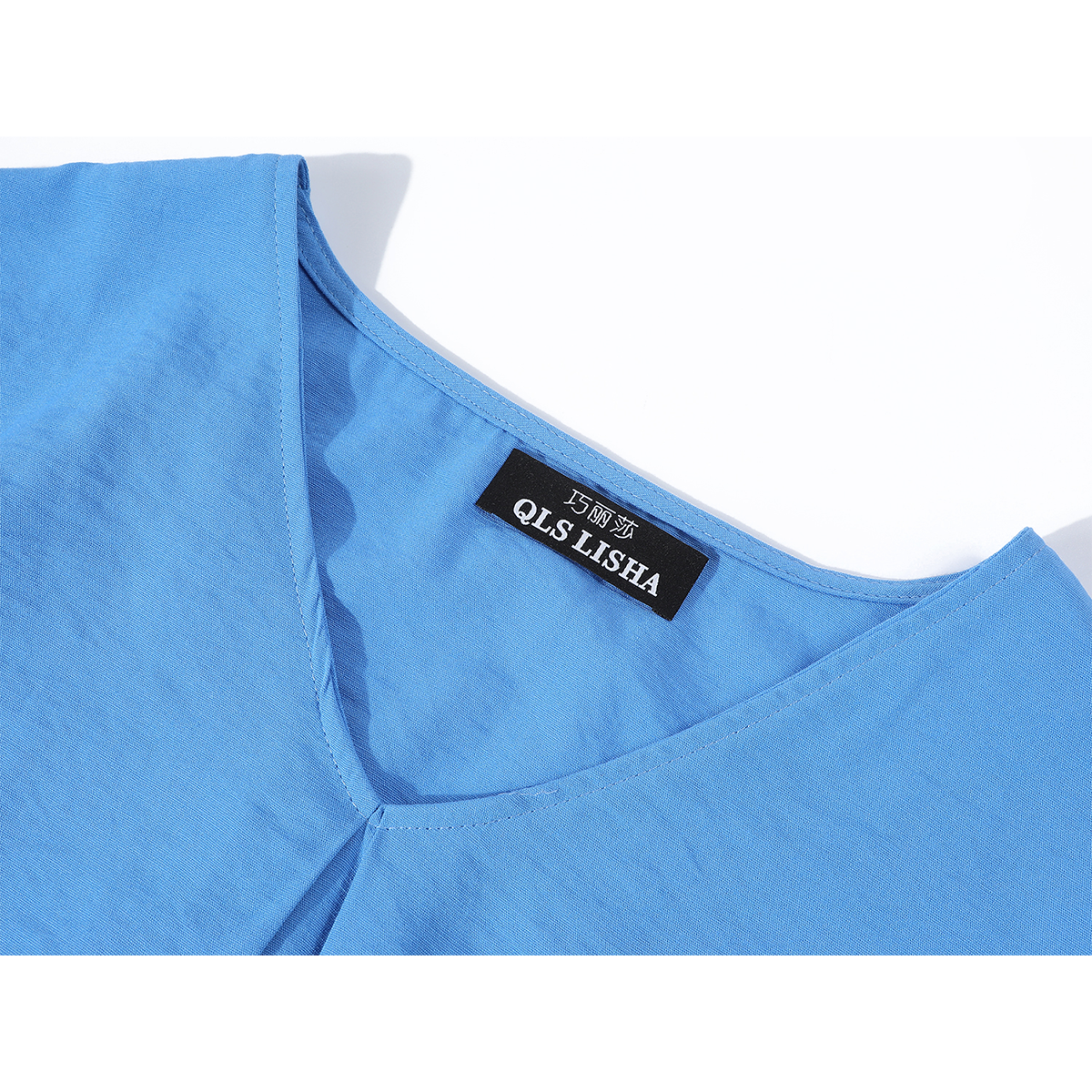 Chola Lisa-nın dəbli Klein mavi köynəyi, nazik və diqqət çəkən yay geyimi, özünəməxsus və gözəl qolsuz top.