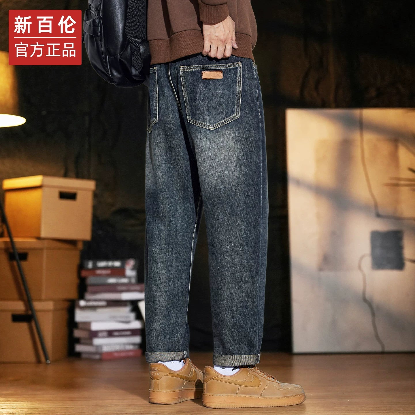 New Balance kişi üçün retro, yun astarlı, daralmış cins şalvar, payız və qış üçün idealdır. Yuyulmuş, dəbli, geniş oturan, düz ayaqlı gündəlik şalvar.