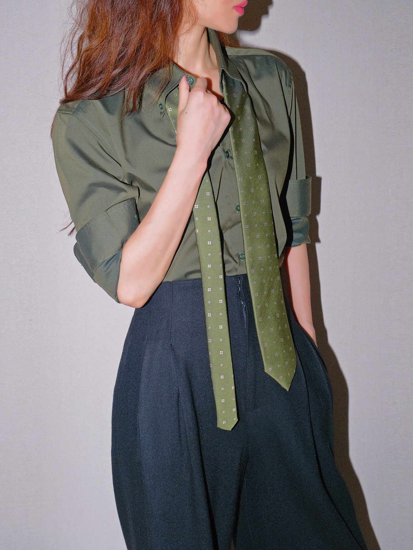 2025 Tünd Yaşıl Yun Jilet, Tünd Yaşıl Köynək Dəsti, Yüksək Bel Geniş Ayaqlı Şalvar, Professional Uniseks Üç Hissəli Dəst