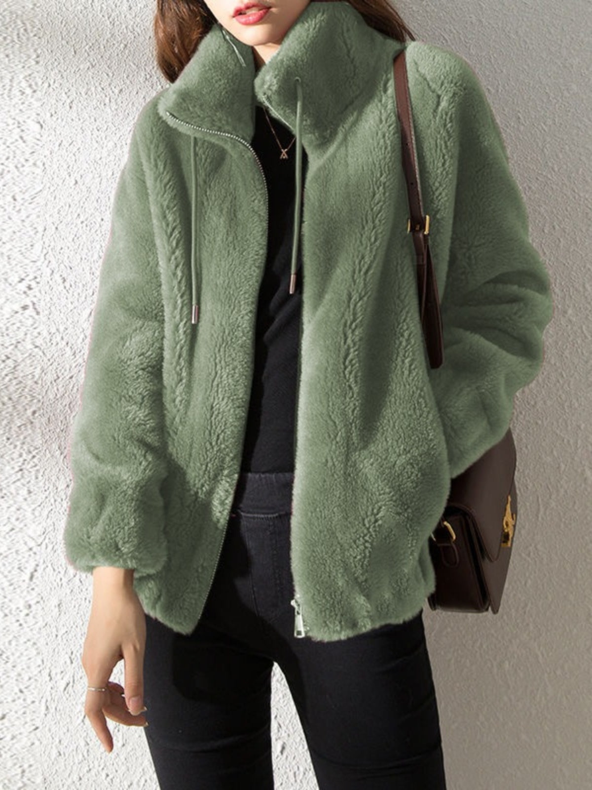 İtaliyada yüksək keyfiyyətli, yun astarlı, qalın, isti payız və qış paltolarının ixrac endirimli satışı.