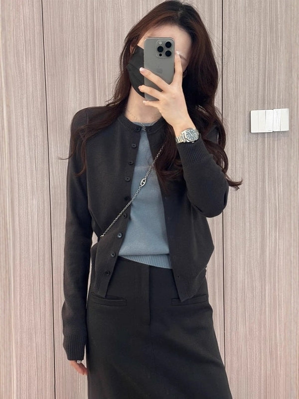 Colorless faux two-piece knit cardigan for plus size women, slimming style, new 2025 fall design, high quality sweater top.