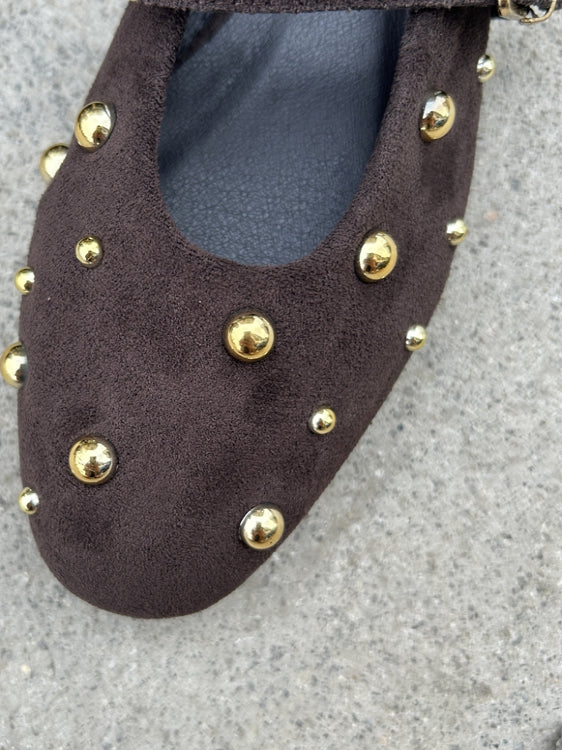 İspan küçə geyimləri brendinin 2025-ci il yeni zamşa tikmələri ilə düz gündəlik çox yönlü tək qayışlı aşağı kəsikli qadın ayaqqabıları