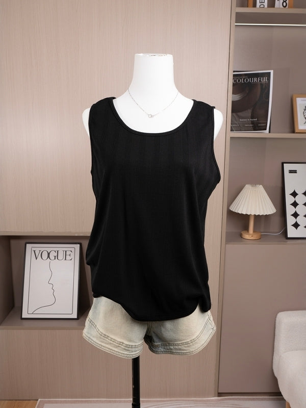 Böyük ölçülü qadın dairəvi yaxalı qolsuz mayka, yeni yay üslubunda, arıqladıcı və geniş formada, çöldə geyinmək üçün idealdır.