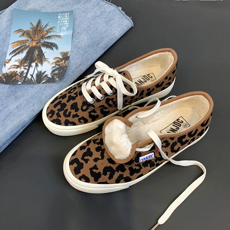 Instagram-famous leopard print sneakers, 2025's new Korean style, retro stylish niche canvas shoes, versatile and fashionable.