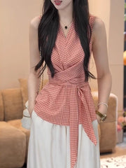 Qadınlar üçün yüksək keyfiyyətli qırmızı dama-dama qolsuz köynək, 2026-cı ilin yayı üçün yeni model, belini sıxan qalstuklu bel köynəyi, qadın bluzası