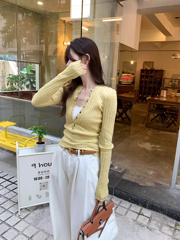 Fransız üslubunda yüksək keyfiyyətli qırmızı toxunma alt qatlı üst hissə, qadın payız və qış üst geyim dizaynı, incə formalı qısa sviter